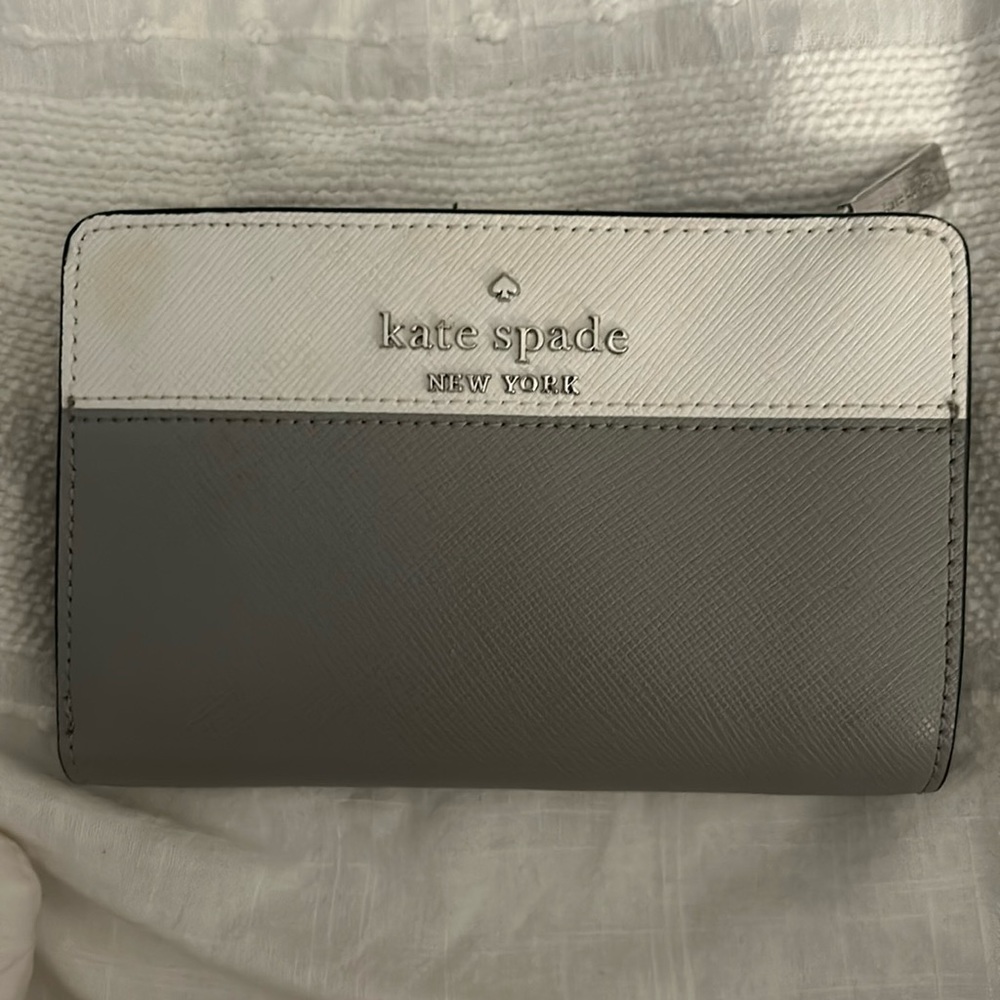 Kate spade light grey & white wallet